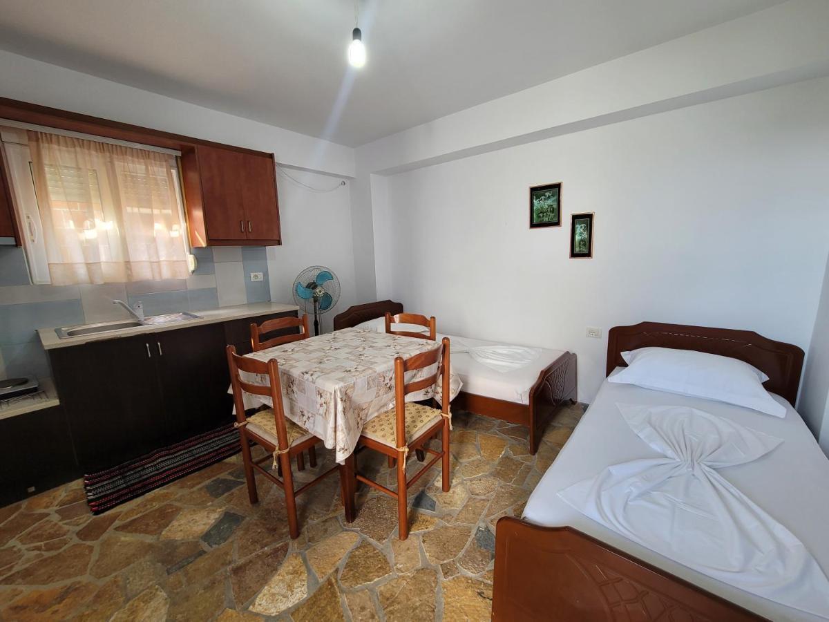 Petrefi Apartments Ksamil Exterior foto