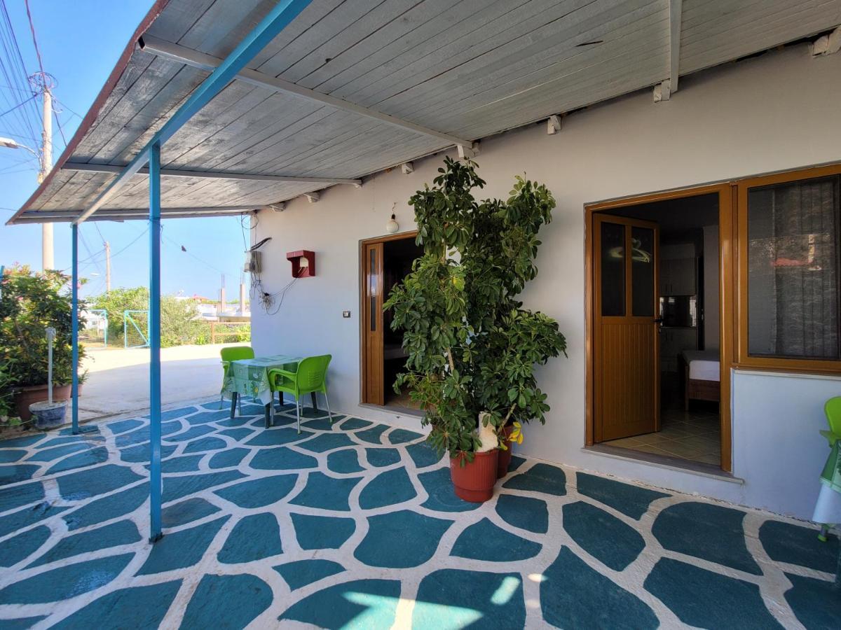 Petrefi Apartments Ksamil Exterior foto